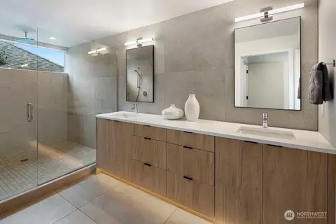 Bath - 1601 E Jefferson St, Seattle, WA 98122 photo 4 of 5