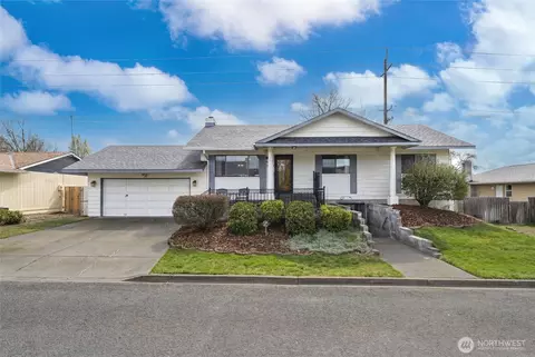 1140 SE Colonial Dr, College Place, WA 99324