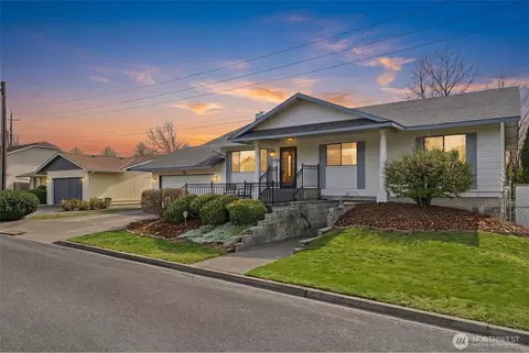 1140 SE Colonial Dr, College Place, WA 99324