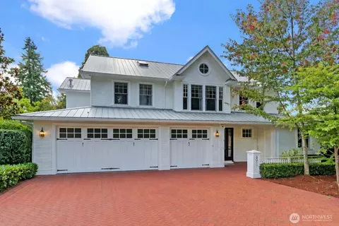 8975 NE 10th St, Bellevue, WA 98004