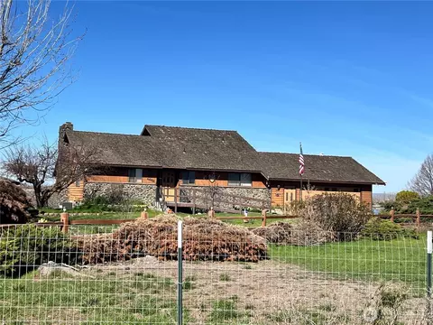 4488 Shorecrest Dr NE, Moses Lake, WA 98837