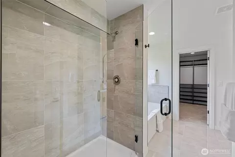 Bath - 11014 6th Ave W #A, Everett, WA 98204 photo 4 of 5