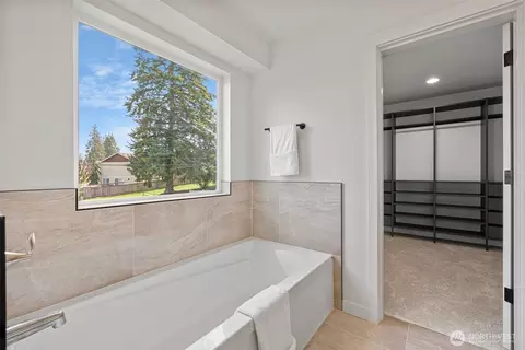 Bath - 11014 6th Ave W #A, Everett, WA 98204 photo 5 of 5