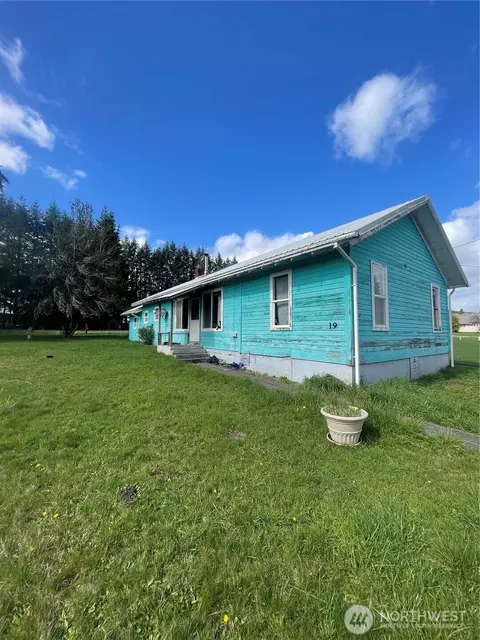 19 Fairley St, Raymond, WA 98577