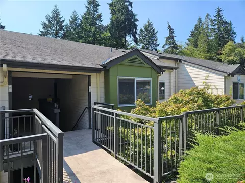 31500 33rd Pl SW #G202, Federal Way, WA 98023