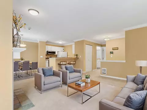 31500 33rd Pl SW #G202, Federal Way, WA 98023