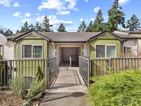 31500 33rd Pl SW #G202, Federal Way, WA 98023