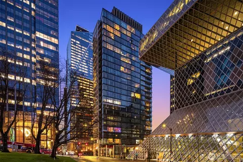 909 5th Ave #204, Seattle, WA 98164