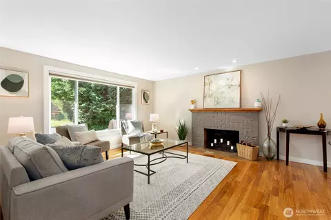 Living - 601 220th St SW, Bothell, WA 98021 photo 2 of 3