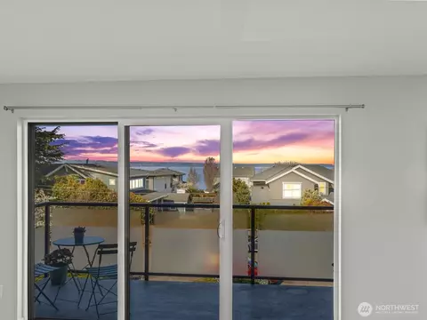 300 2nd Ave N #2E, Edmonds, WA 98020