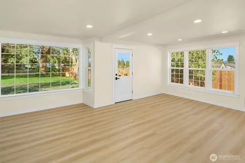 Living - 208 78th Pl SW, Everett, WA 98203 photo 1 of 2