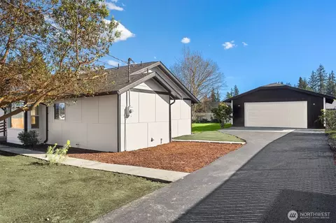 Exterior - 208 78th Pl SW, Everett, WA 98203 photo 3 of 5