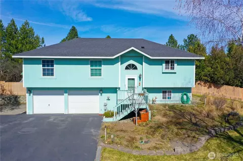 16 River Overlook St, Omak, WA 98841