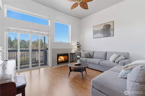 4063 Flora Dr, Fircrest, WA 98466