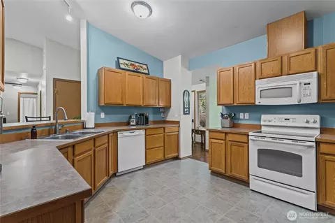 Kitchen - 21701 31st Ave E, Spanaway, WA 98387 photo 4 of 4