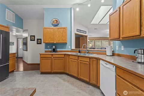 Kitchen - 21701 31st Ave E, Spanaway, WA 98387 photo 2 of 4