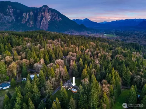 41224 SE 71st St, Snoqualmie, WA 98065