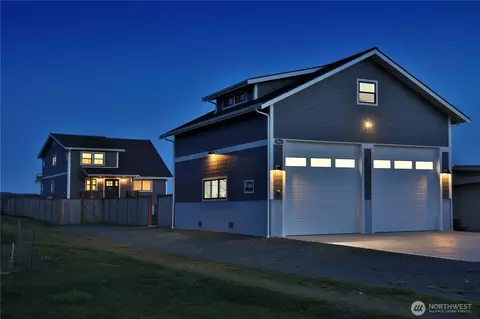 2805 N Bluff Rd, Greenbank, WA 98253
