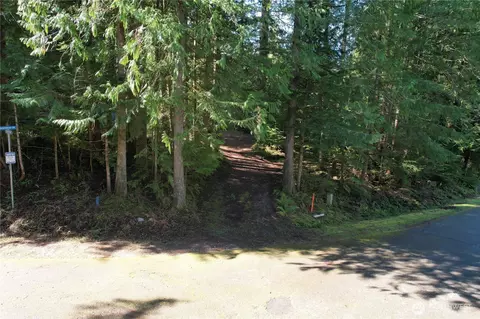 11 N Discovery Dr, Hoodsport, WA 98548