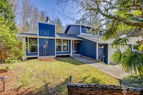 1050 NE Coco Ct, Bremerton, WA 98311