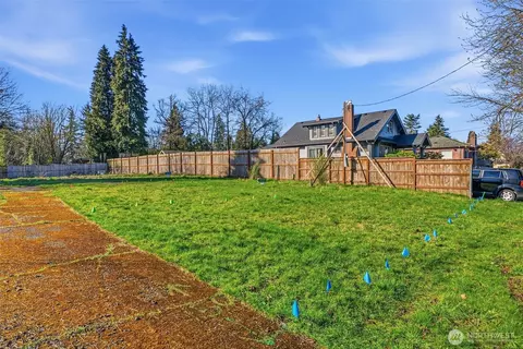 324 E 40th St, Tacoma, WA 98404
