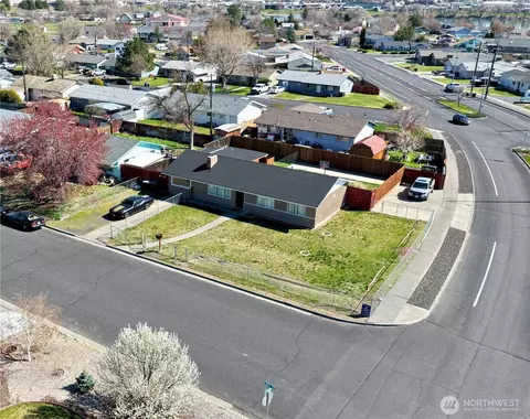 305 N Earl Rd, Moses Lake, WA 98837