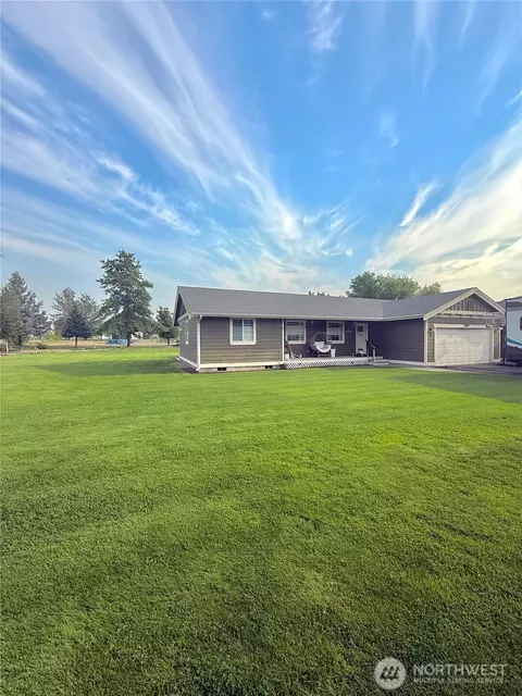4 River Overlook St, Omak, WA 98841
