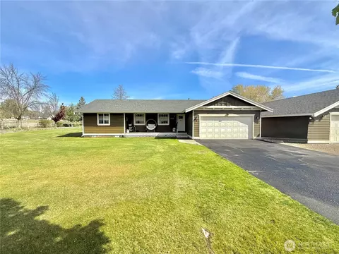 4 River Overlook St, Omak, WA 98841