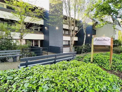 3055 80th Ave SE #107, Mercer Island, WA 98040
