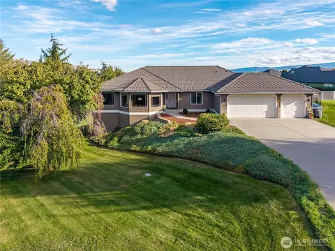 3555 Westridge Pl, Wenatchee, WA 98801