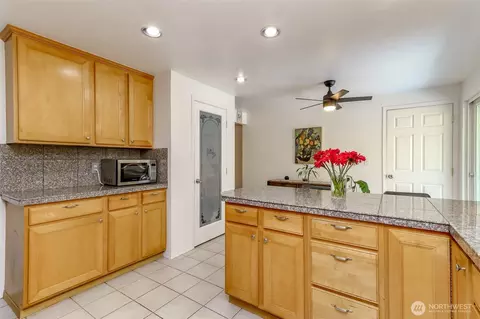Kitchen - 20808 SE 271st St, Covington, WA 98042 photo 3 of 4