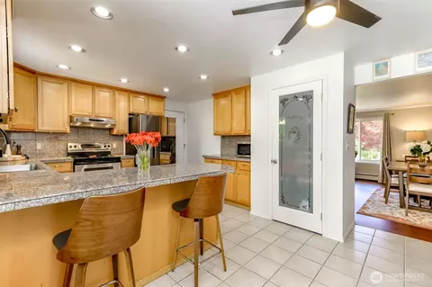 Kitchen - 20808 SE 271st St, Covington, WA 98042 photo 4 of 4