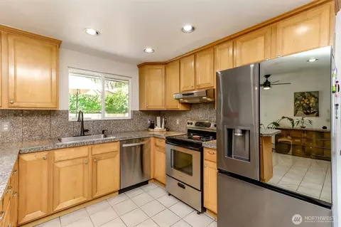 Kitchen - 20808 SE 271st St, Covington, WA 98042 photo 2 of 4
