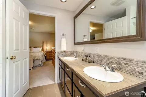 Bath - 20808 SE 271st St, Covington, WA 98042 photo 1 of 1