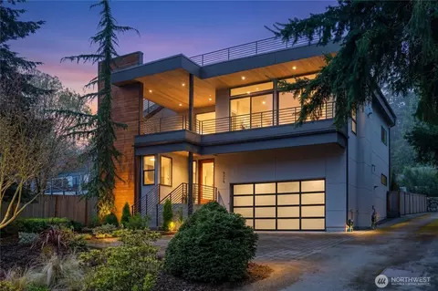 9719 Lake Shore Blvd NE, Seattle, WA 98115