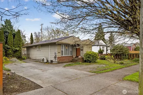 8620 35th Ave SW, Seattle, WA 98126