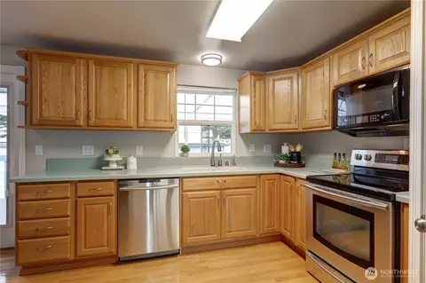 Kitchen - 22426 3rd Pl W, Bothell, WA 98021 photo 2 of 2