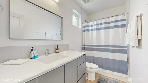 Bath - 442 13th Ave, Seattle, WA 98122 photo 1 of 3