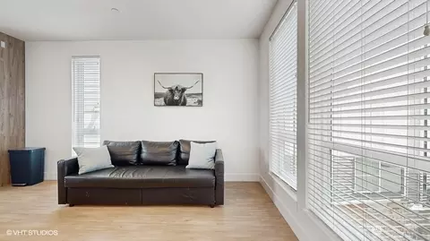 Living - 442 13th Ave, Seattle, WA 98122 photo 1 of 1