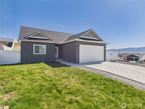 925 N Macaw Ave, East Wenatchee, WA 98802