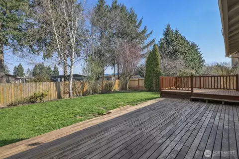 Exterior - 607 Bathke Ave, Enumclaw, WA 98022 photo 8 of 11