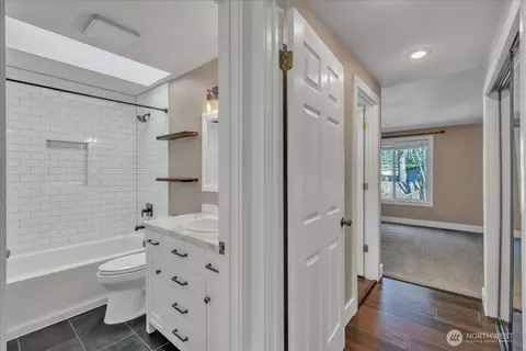 Entry Way - 607 Bathke Ave, Enumclaw, WA 98022 photo 3 of 3