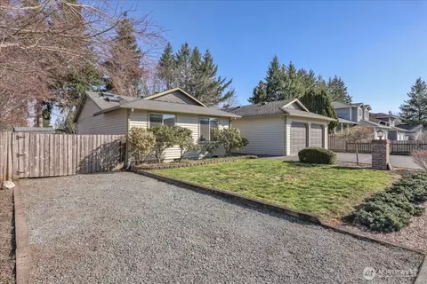 Exterior - 607 Bathke Ave, Enumclaw, WA 98022 photo 2 of 11