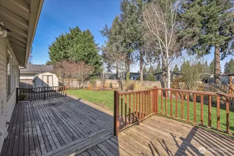 Exterior - 607 Bathke Ave, Enumclaw, WA 98022 photo 6 of 11