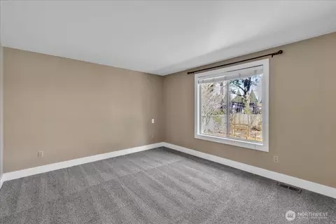 Bedroom - 607 Bathke Ave, Enumclaw, WA 98022 photo 1 of 5