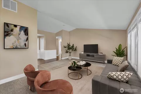 Living - 607 Bathke Ave, Enumclaw, WA 98022 photo 4 of 5