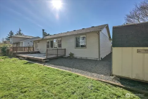 Exterior - 607 Bathke Ave, Enumclaw, WA 98022 photo 5 of 11