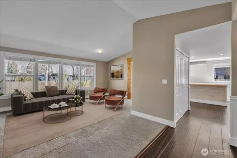 Living - 607 Bathke Ave, Enumclaw, WA 98022 photo 1 of 5