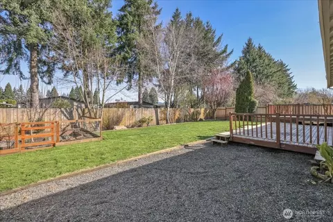 Exterior - 607 Bathke Ave, Enumclaw, WA 98022 photo 3 of 11