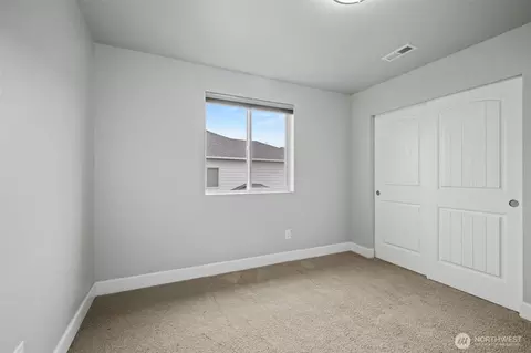 Bedroom - 207 Fielding St NE, Orting, WA 98360 photo 3 of 5